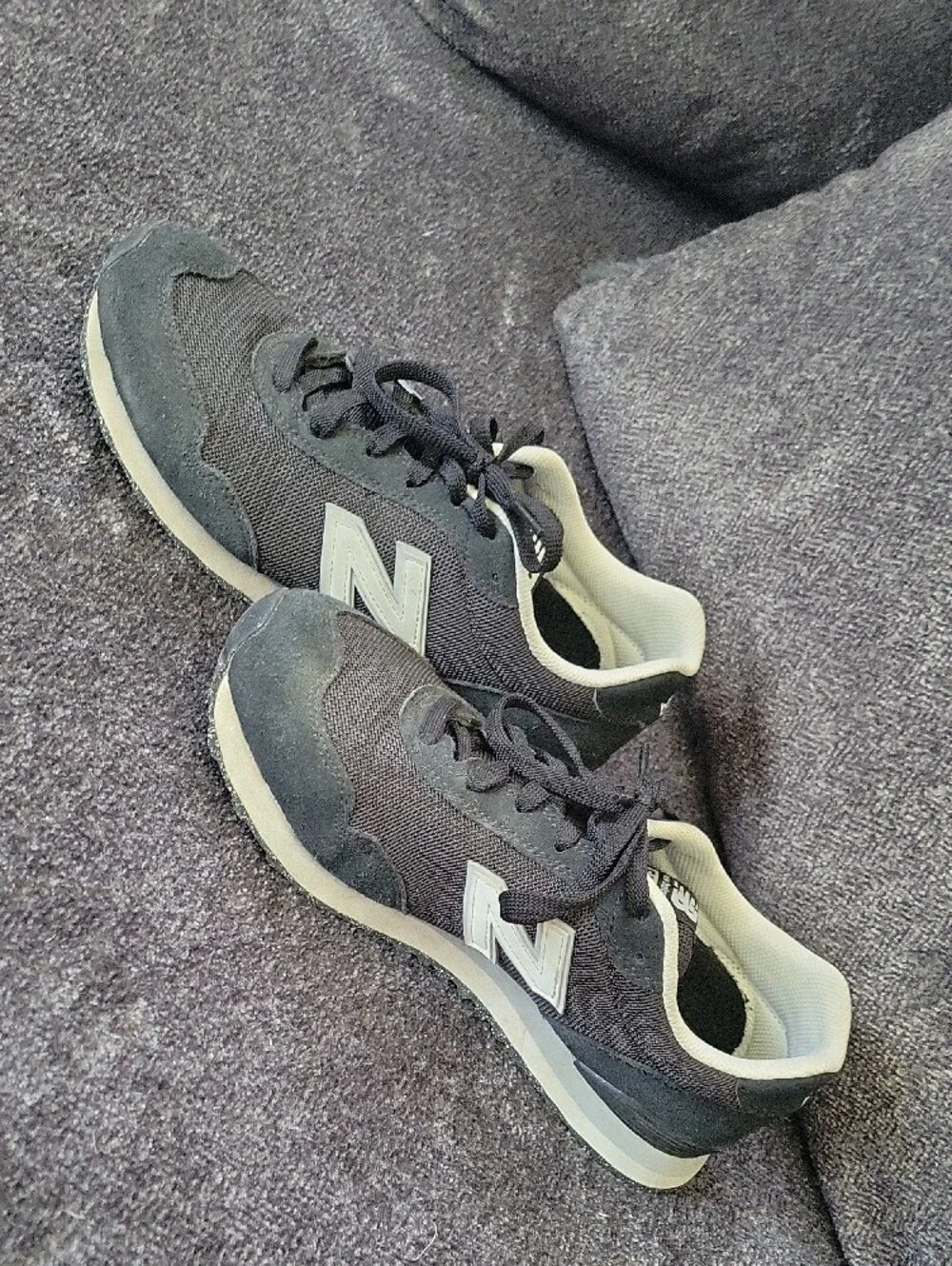 New Balance Men's Black and Gray Low-Top Sneakers